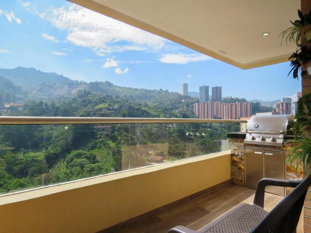 Modern And Cozy Full Apartment Sabaneta Colombia